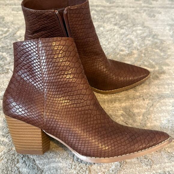 Lulu's x Matisse Spirit 7.5 snake pointed toe ankle booties 2900 - Picture 9 of 9